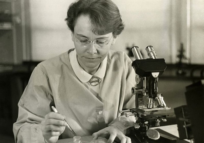 barbara-mcclintock-officially-retired-from-her-position-at-the-carnegie-institution-in-1967-and-was-made-a-distinguished-service-member-of-the-carnegie-institution-of-washington