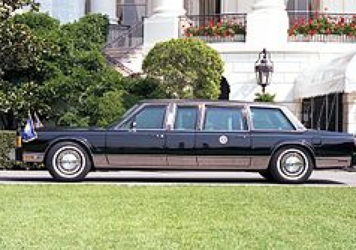 The 1989 presidential state car that was delivered to the White House was a modified 1989 Lincoln Town Car that was 22 feet (6.7 m) long and more than 5 feet (1.5 m) tall.