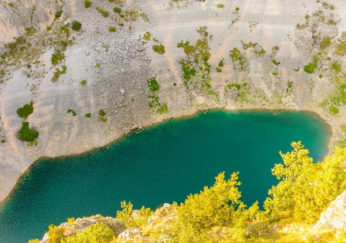 blue-lake-croatian-modro-jezero-or-plavo-jezero-is-a-karst-lake-located-near-imotski-in-southern-croatia
