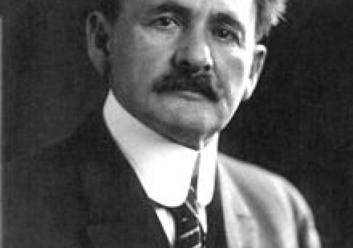 in-1907-albert-a-michelson-had-the-honor-of-being-the-first-american-to-receive-a-nobel-prize-in-physics