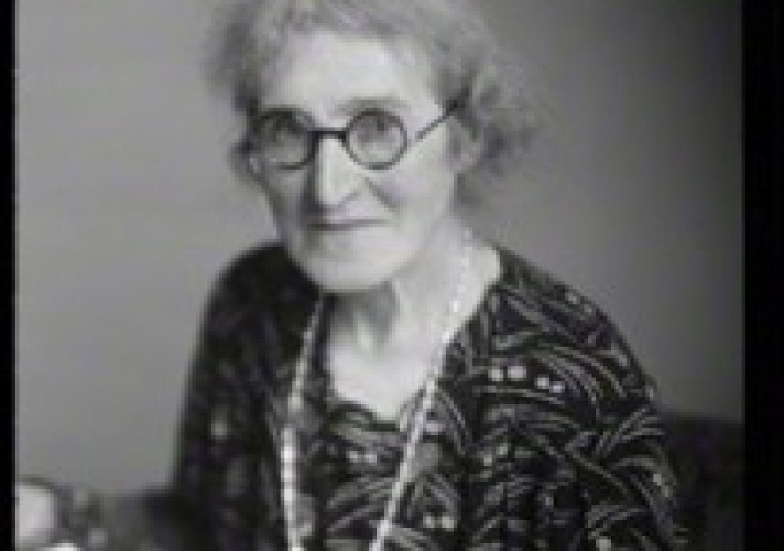 Agnes Arber was the first woman to receive the Gold Medal of the Linnean Society of London for her contributions to botanical science.